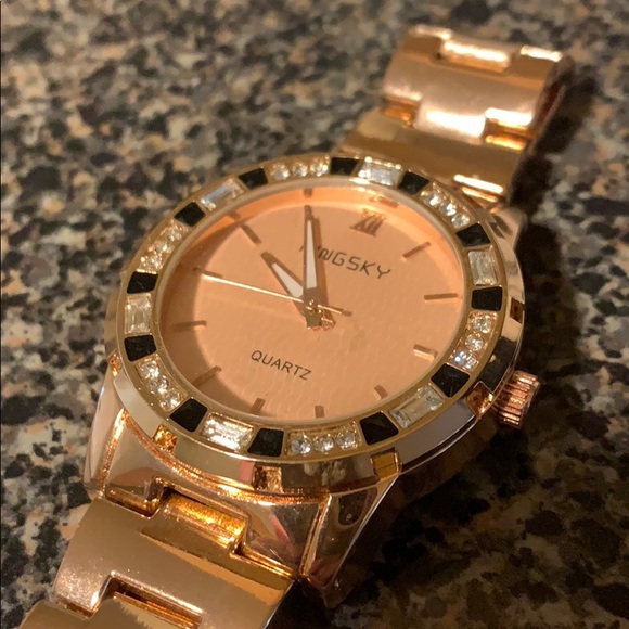 Women’s Watch Rose Gold - Picture 2 of 2